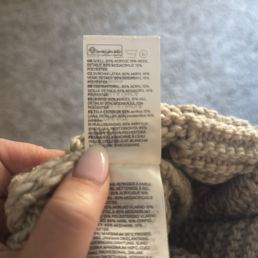 H & M Winter Hat - Picture 4 of 4